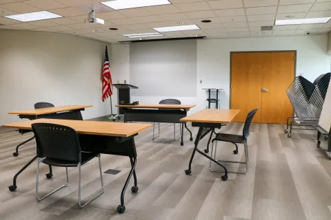 Meeting room with movable tables and chairs