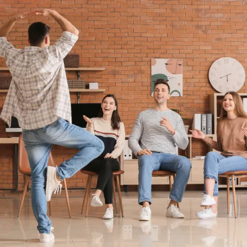 People playing Carades